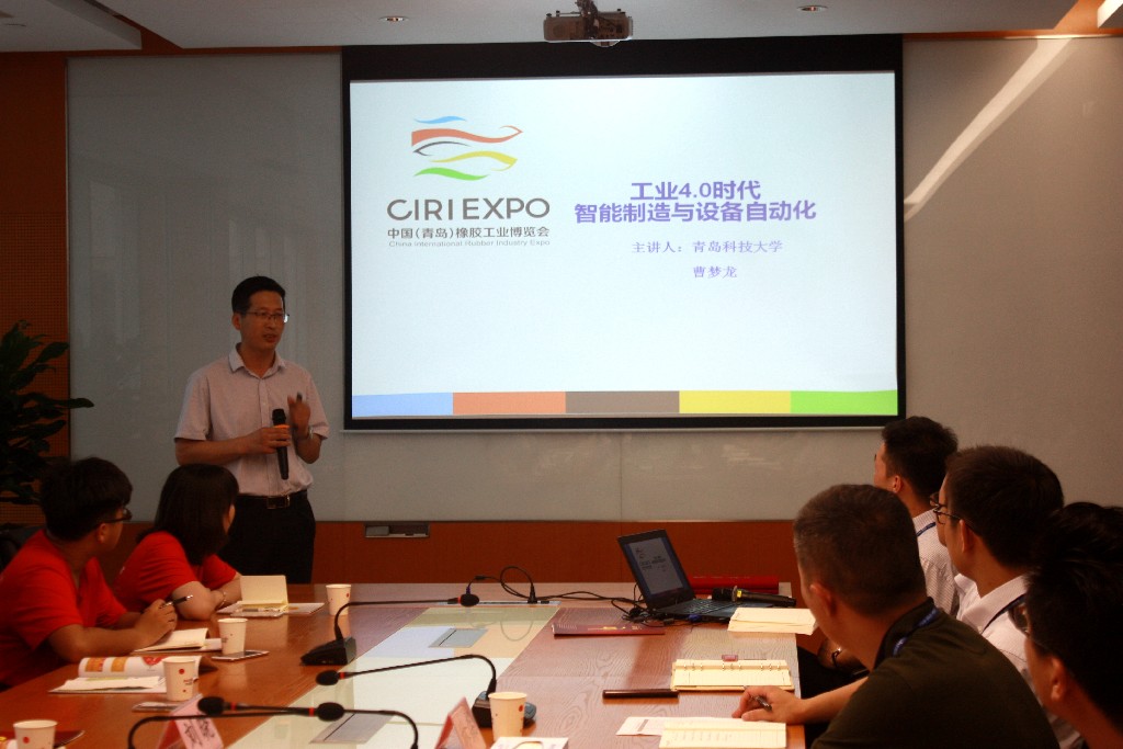3、曹夢龍教授分享《工業(yè)4.0時代智能制造與設備自動化》.jpg